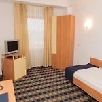 Plus Hotel 3* كرايوفا