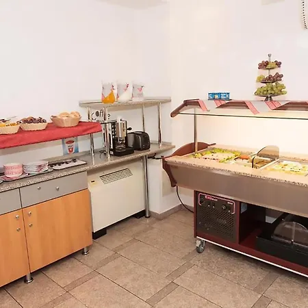 Plus Hotel ホテル クラヨーヴァ