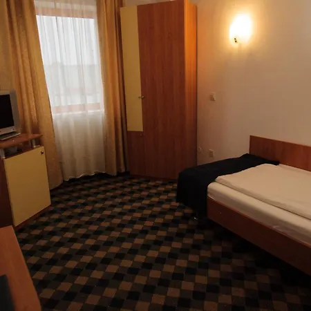 Plus Hotel فندق