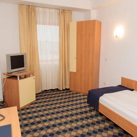 Plus Hotel 3* كرايوفا