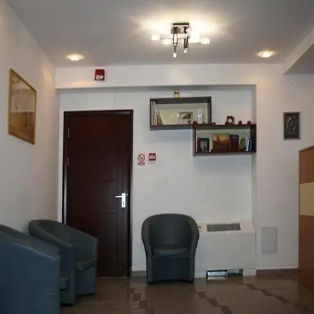 Plus Hotel ホテル