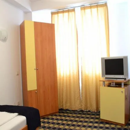 Plus Hotel 3*