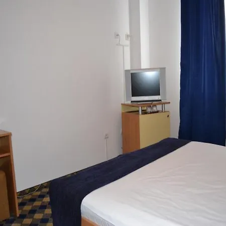 فندق Plus Hotel