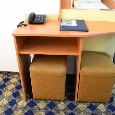 Plus Hotel ホテル