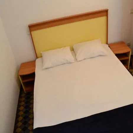 普拉斯酒店 克拉奥华