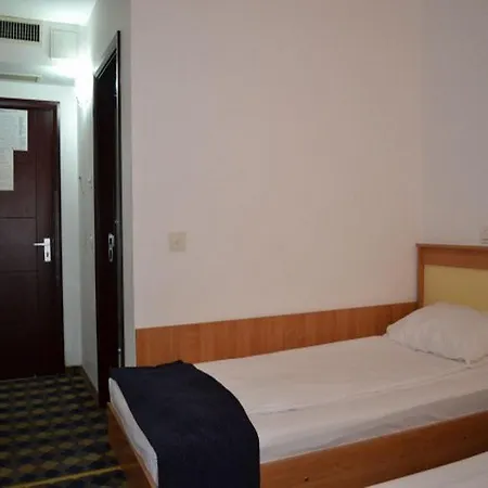 Plus Hotel 3*
