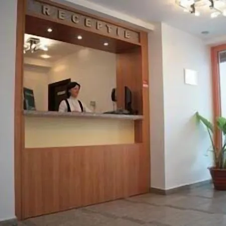 普拉斯酒店 克拉奥华