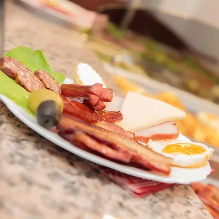 Plus Hotel ホテル