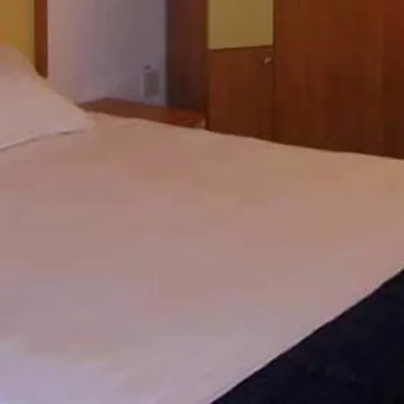 فندق Plus Hotel 3*