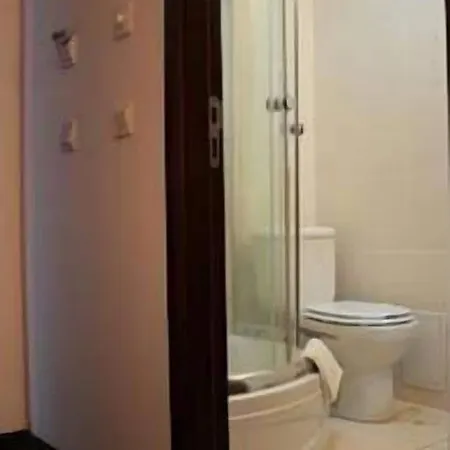 فندق Plus Hotel 3*