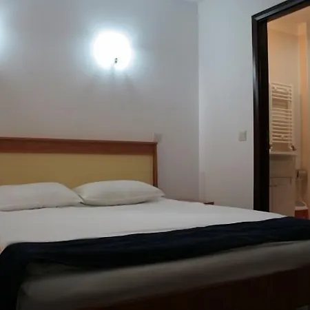 普拉斯酒店 3* 克拉奥华