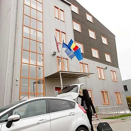Plus Hotel فندق كرايوفا