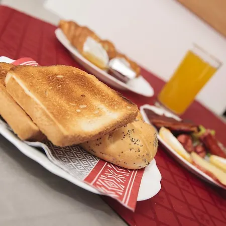فندق Plus Hotel 3*