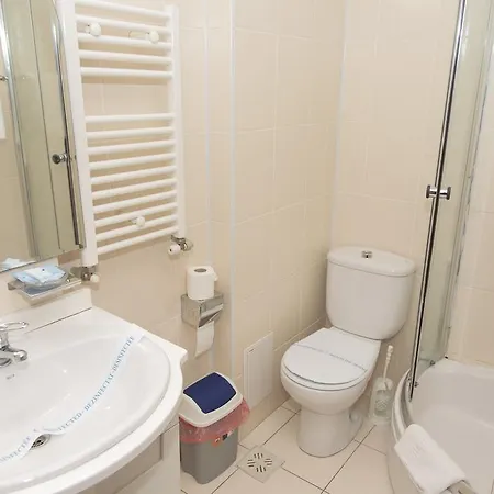 فندق Plus Hotel 3*