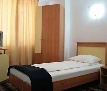 فندق Plus Hotel