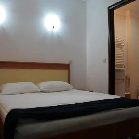 Plus Hotel Hotel 3*