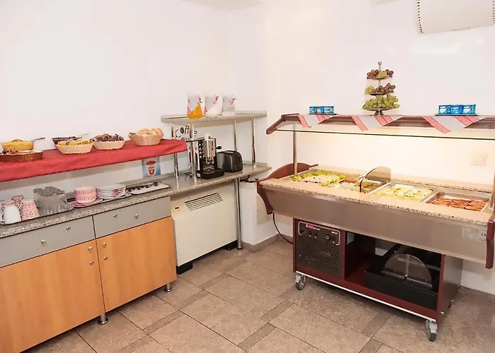 Plus Hotel מלון קריובה