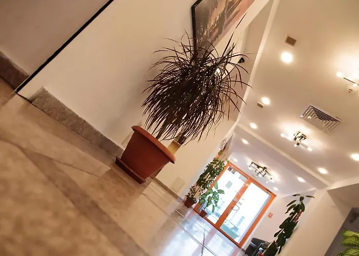 Plus Hotel קריובה