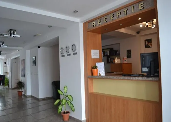 Plus Hotel קריובה