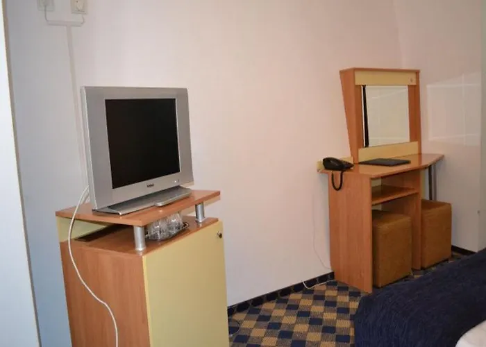 Plus Hotel 3* קריובה