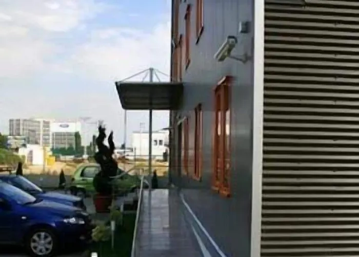 Plus Hotel מלון קריובה