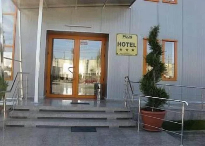 מלון Plus Hotel קריובה