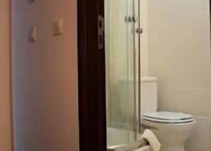 מלון Plus Hotel 3*