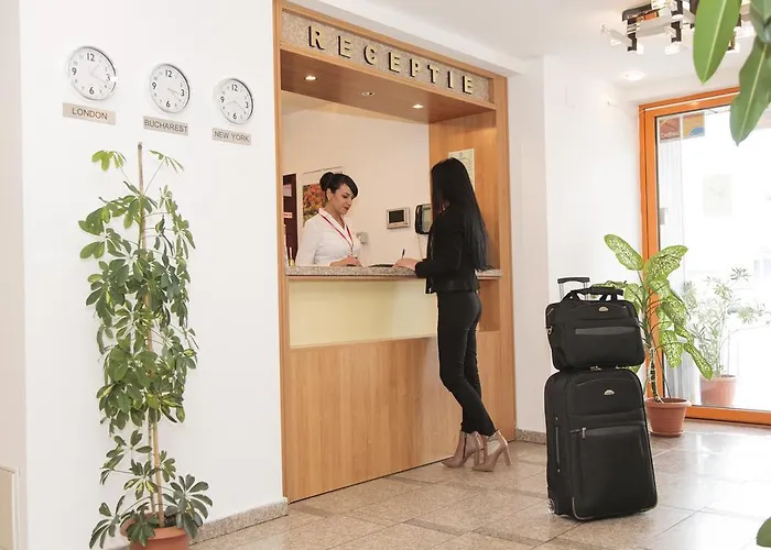 מלון Plus Hotel קריובה