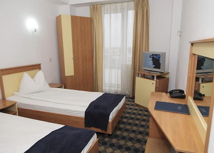 מלון Plus Hotel קריובה