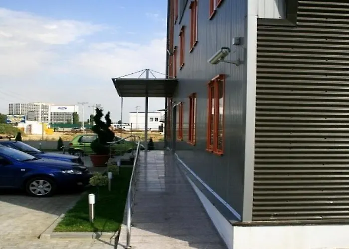 Plus Hotel קריובה