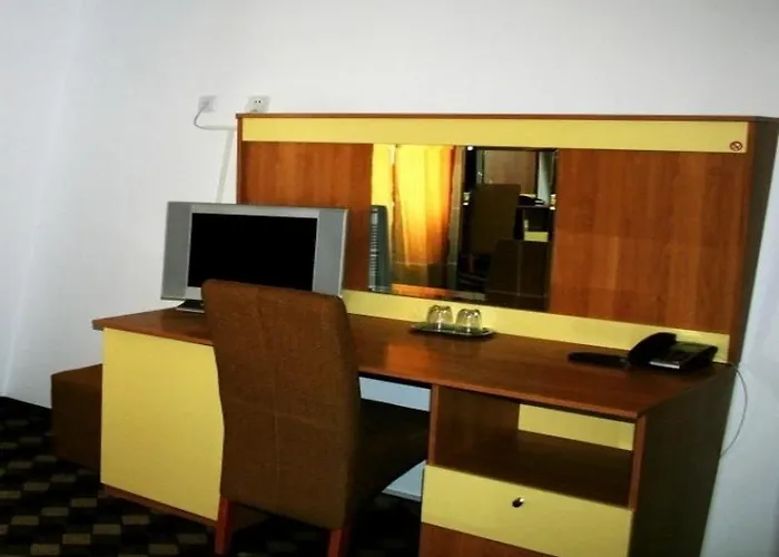 Plus Hotel מלון 3*